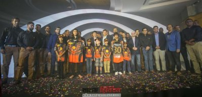 জমকালো আয়োজনে খুলনা টাইটানসের জার্সি উন্মোচন। ছবি: সাজ্জাদ হোসেন