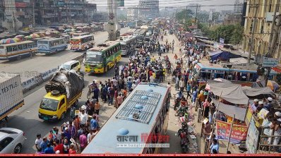 ঢাকা-চট্টগ্রাম মহাসড়কে খালেদাকে নেতাকর্মীদের শুভেচ্ছা 