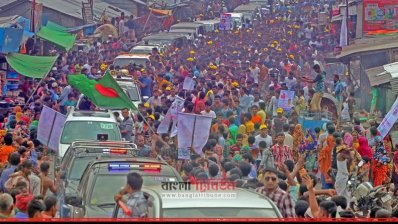 চট্টগ্রাম থেকে কক্সবাজারের পথে খালেদা জিয়ার গাড়িবহর (ফাইল ছবি)