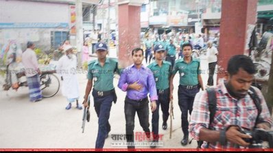 মিছিল থেকে ছাত্রদলের ছয় জনকে আটক করে পুলিশ