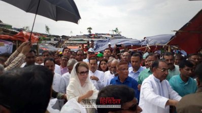 রোহিঙ্গা ক্যাম্পে খালেদা জিয়া (ছবি: সালমান তারেক শাকিল) 