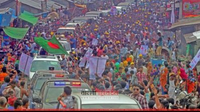 চট্টগ্রাম থেকে কক্সবাজারের পথে খালেদা জিয়ার গাড়িবহর (ফাইল ছবি)