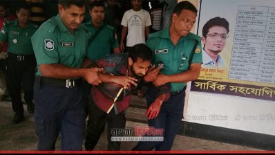 শিবির নেতাকে পিটিয়ে পুলিশে দিয়েছে ছাত্রলীগ