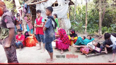 কলারোয়ার হিজলদী সীমান্তে নারী ও শিশুসহ ১৮ রোহিঙ্গা
