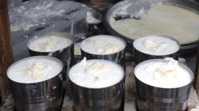 পাকিস্তানে স্ত্রীর দেওয়া বিষ মেশানো লাচ্ছি খেয়ে স্বামীসহ ১৩ জনের মৃত্যু