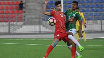 বাংলাদেশ-তাজিকিস্তানের বল দখলের লড়াই