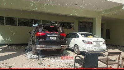  পরীক্ষা পেছানোর দাবিতে ডুয়েট ক্যাম্পাসে ভাঙচুর চালায় শিক্ষার্থীরা