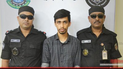 মাস্টারকার্ডসহ গ্রেফতারকৃত হৃদয়
