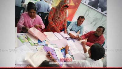 আয়কর দিতে মানুষের প্রস্তুতি (ছবি: গোলাম মওলা)