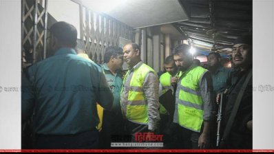 ঘটনাস্থলে পুলিশ