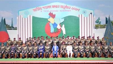 পতাকা প্রদান অনুষ্ঠানে রাষ্ট্রপতিসহ অন্যরা