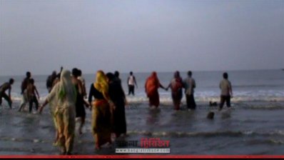 পূণ্যস্নানের অপেক্ষায় পুণ্যার্থীরা