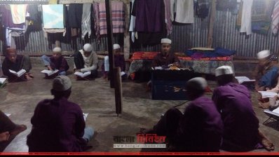 মাদ্রাসা মুয়াজ বিন জাবালের হেফজ খানায় রোহিঙ্গা ছাত্র ও শিক্ষক আজিমুল্লাহ