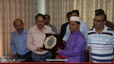পশ্চিমবঙ্গের বিধান সভার স্পিকারকে শুভেচ্ছা স্মারক প্রদান করেন বিসিসি&rsquo;র ভারপ্রাপ্ত মেয়র