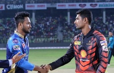 টস জয়ী মাহমুদউল্লাহর সঙ্গে সাকিব