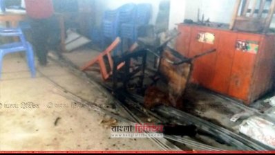 নওগাঁ প্রেসক্লাবে সন্ত্রাসী হামলা (ছবি: প্রতিনিধি)