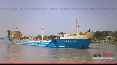 চট্টগ্রাম থেকে চুরি হওয়া ডিজেলসহ ট্যাংকার খুলনায় জব্দ