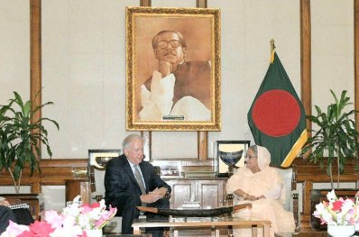 গণভবনে প্রধানমন্ত্রী শেখ হাসিনার সঙ্গে যুক্তরাষ্ট্রের রাজনীতিবিষয়ক আন্ডার সেক্রেটারি অব স্টেট টমাস এ শ্যানন (ছবি: ফোকাস বাংলা)