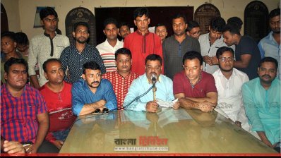 সংবাদ সম্মেলনে জেলা স্বেচ্ছাসেবক লীগের যুগ্ম সম্পাদক সাজেদুর রহমান শাহীন