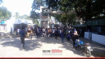 চবির প্রশাসনিক ভবনে ভাঙচুর 