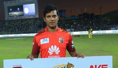 ম্যাচসেরার পুরস্কার হাতে সাইফউদ্দিন