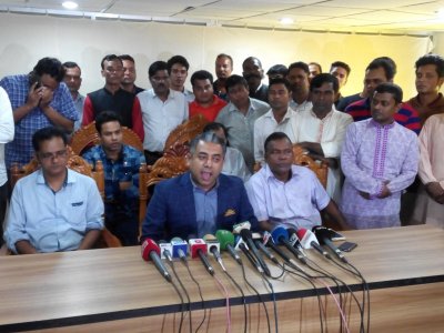রাশেক রহমানের সংবাদ সম্মেলন (ছবি: রংপুর প্রতিনিধি)
