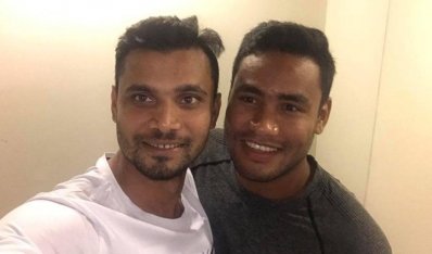 শুভাশিষের সঙ্গে মাশরাফির সেলফি