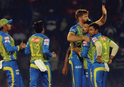 জোড়া আঘাত হেনেছিলেন প্লাঙ্কেট (ছবি: ফেসবুক)