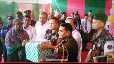 বীরশ্রেষ্ঠ পরিবারদের সংবর্ধনা দেওয়া হয় ৪ বিজিবির প্রতিষ্ঠাবার্ষিকীর অনুষ্ঠানে