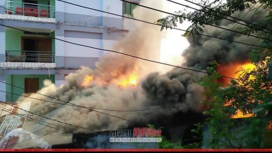 আগুনে পুড়ে গেছে ১৯টি বাড়ি ও চারটি দোকান