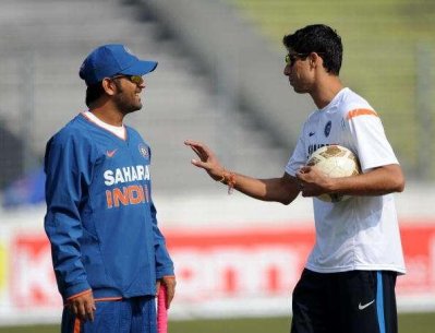ধোনির পাশে এবার আশিষ নেহরা 