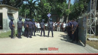  অনিয়মের প্রতিবাদে সেচপাম্প মালিকরা পিডিবি&rsquo;র অফিস ঘেরাও করে 