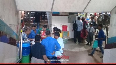 আন্ডারপাসে হকাররা