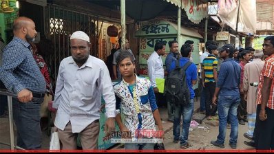নারায়ণগঞ্জে বাস চলাচল বন্ধ, ভোগান্তিতে যাত্রীরা (ছবি: প্রতিনিধি)