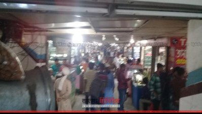 আন্ডারপাসে দোকান