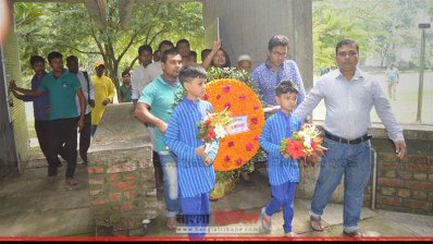 নুহাশ পল্লীতে হ&zwnj;ুমায়ূন আহমেদের জন্মদিন পালন 