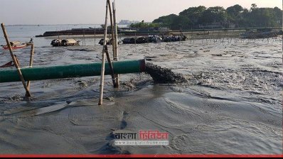 বালু ভরাট করা হচ্ছে