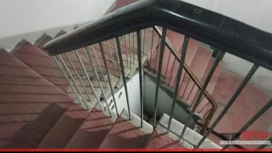 গ্রন্থাগার ভবনের সিঁড়ি