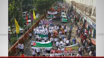 দুপুর থেকেই ছিল এমন খণ্ড খণ্ড শোভাযাত্রা