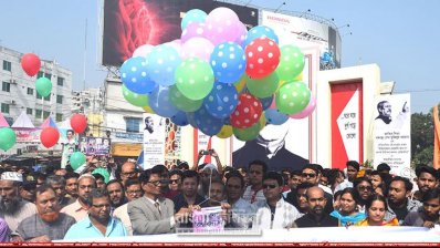 খুলনা বিশ্ববিদ্যালয় দিবসে শোভাযাত্রা উদ্বোধন