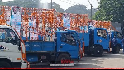 ডিএনসিসির ট্রাক সাজানো হয়েছে শোভাযাত্রার জন্য