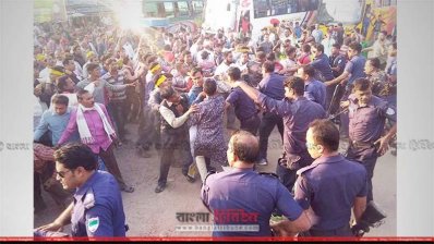 আনন্দ শোভাযাত্রায় পুলিশের বাধা