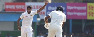প্রথম ইনিংসে একটি উইকেট নিয়েছেন শানাকা। 