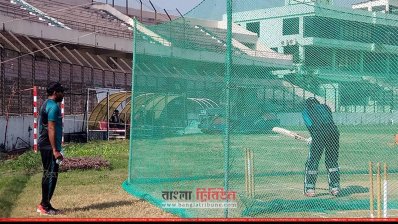 শান্তর ব্যাটিংয়ের সময় নেটের পেছনে দাঁড়ালেন জয়াবর্ধনে