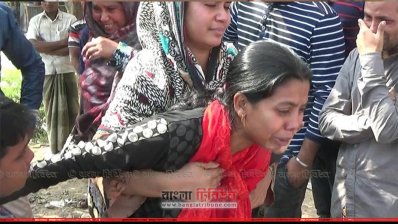 বাবা হারিয়ে দিশেহাড়া রিকশাচালক শাজাহানের মেয়ে ও স্ত্রী