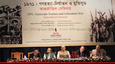 সেমিনারে বক্তারা (ছবি: বাংলা ট্রিবিউন)