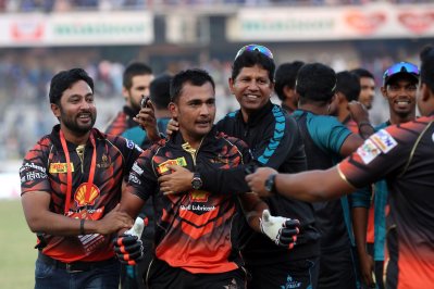 আরিফুলের ব্যাটে আগের দেখায় রাজশাহীকে হারায় খুলনা