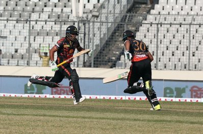 ফ্রাঙ্কলিনের জোড়া আঘাতে বিপদে খুলনা