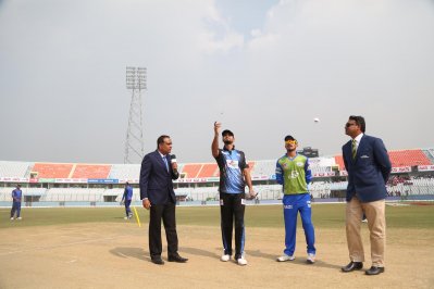 মঙ্গলবারও টস জিতে ফিল্ডিং নেন মাশরাফি 