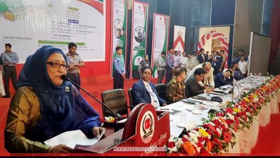 গাজীপুরে স্মার্টকার্ড বিতরণ কার্যক্রমের উদ্বোধনী অনুষ্ঠানে বক্তব্য রাখছেন কবিতা খানম